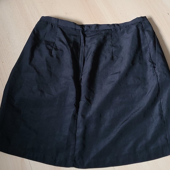 Black skirt - Picture 2 of 3